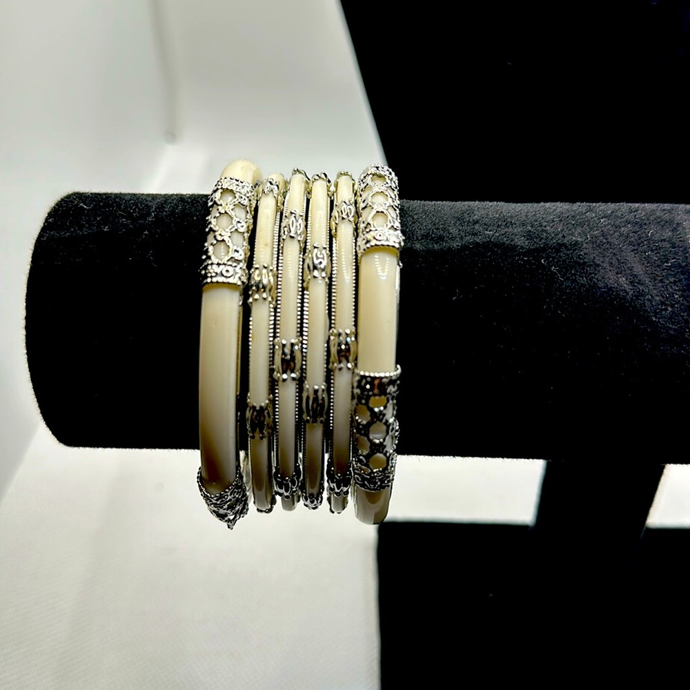White and silver fashionable bracelet, set of 6